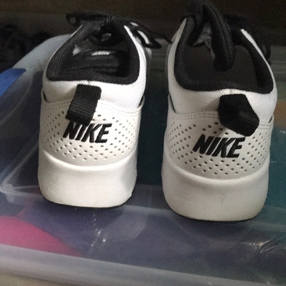 White & Black Nike shoes - Picture 2 of 3